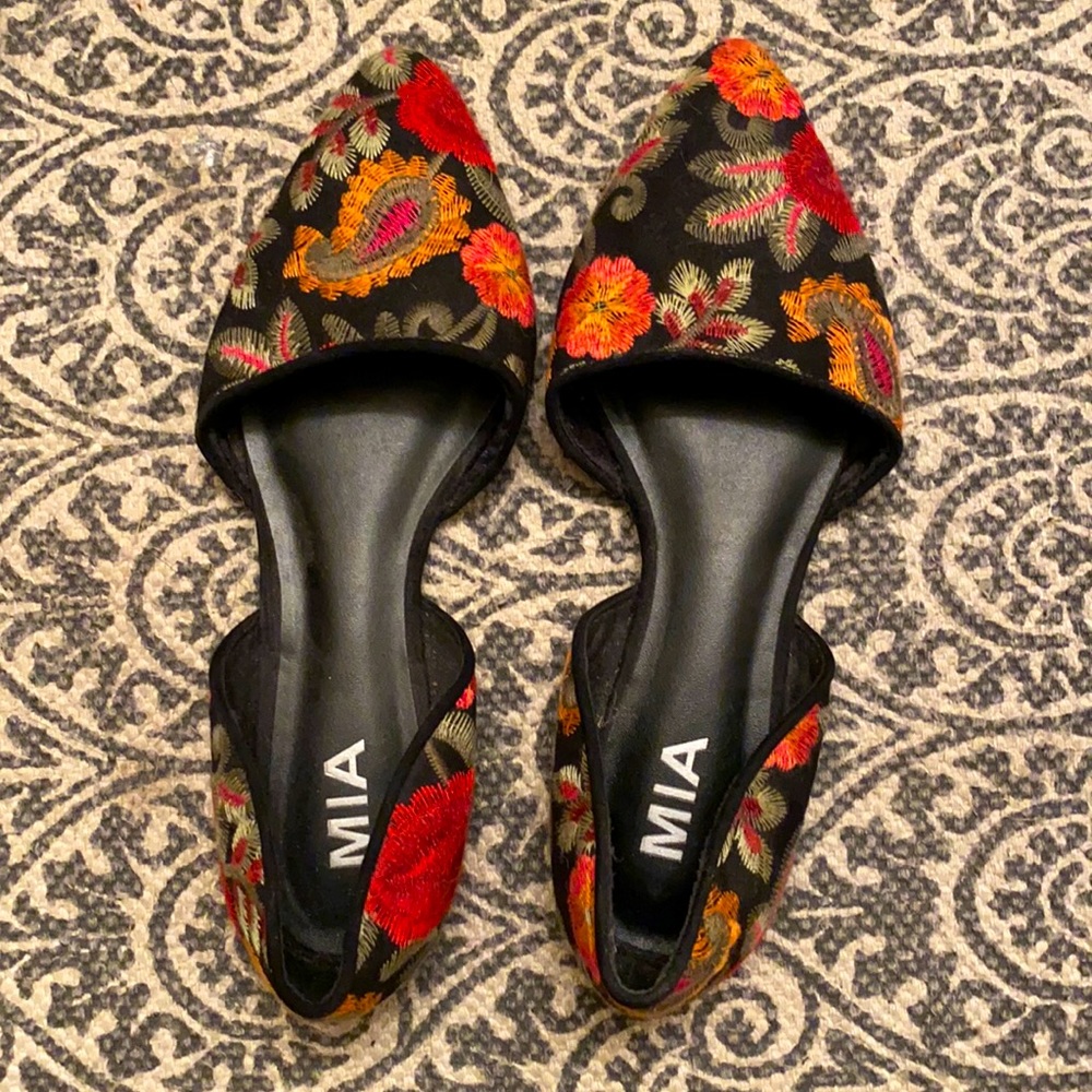 Mia Flats size 8